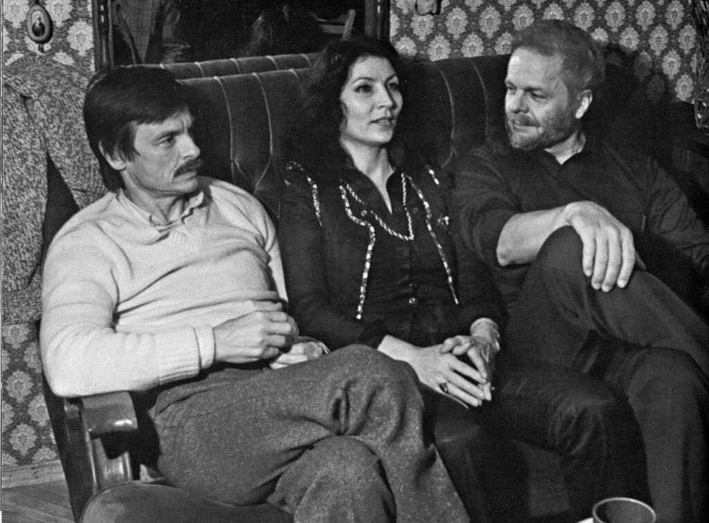 Джуна давиташвили. биография. причина смерти. картины, книги