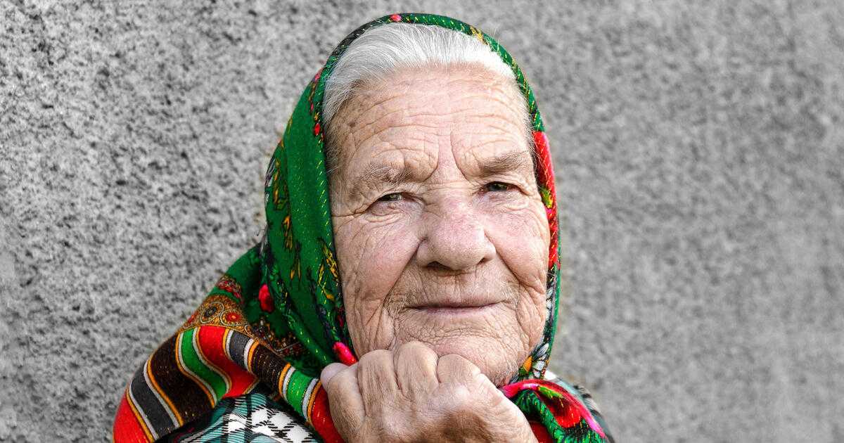 К чему снится умершая бабушка: толкование по сонникам