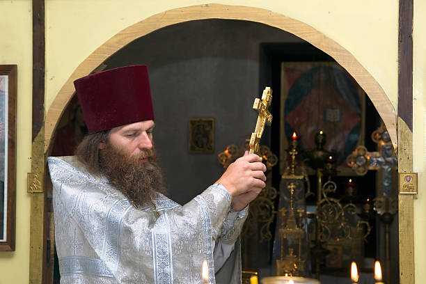 К чему снится священник