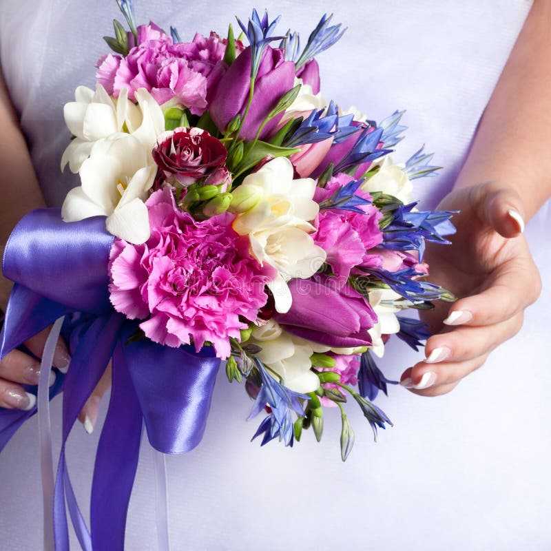 К чему снится букет цветов 💐 — топ толкований ✨ по 42 сонникам: что означает для мужчины или женщины видеть, держать или получать в подарок во сне красивый букетик