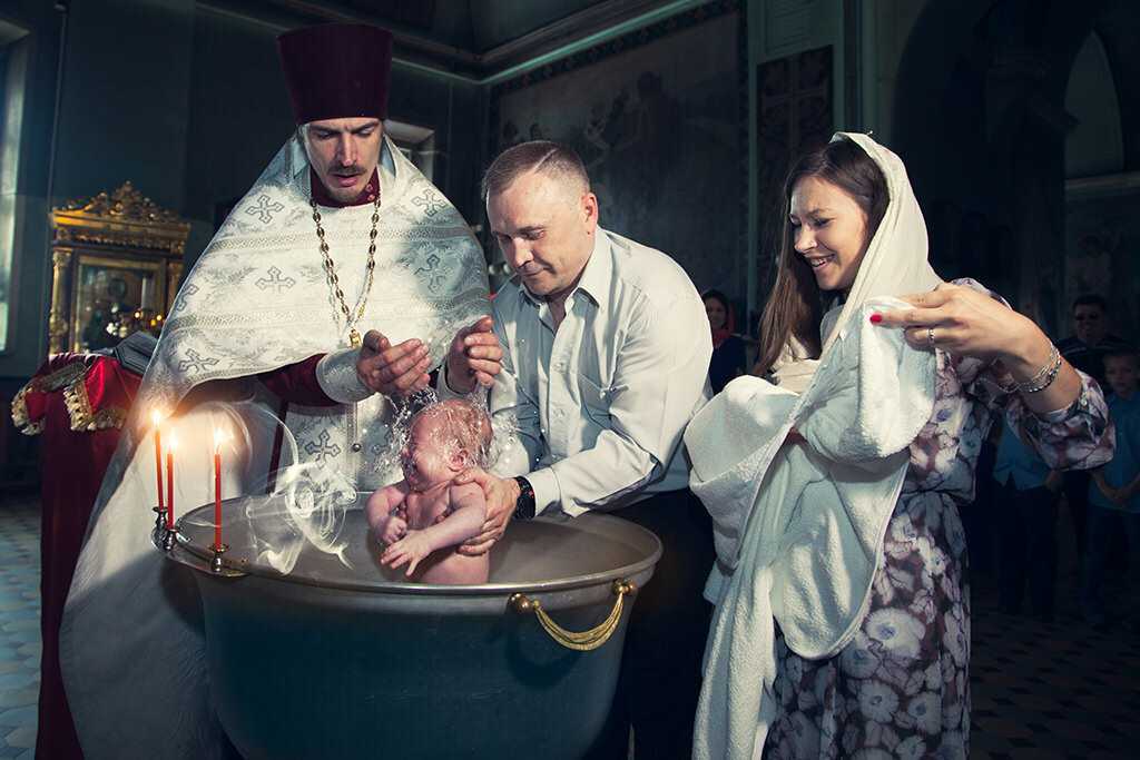 Как толковать сон про крещение ребенка — 38 точных значений по разным сонникам
