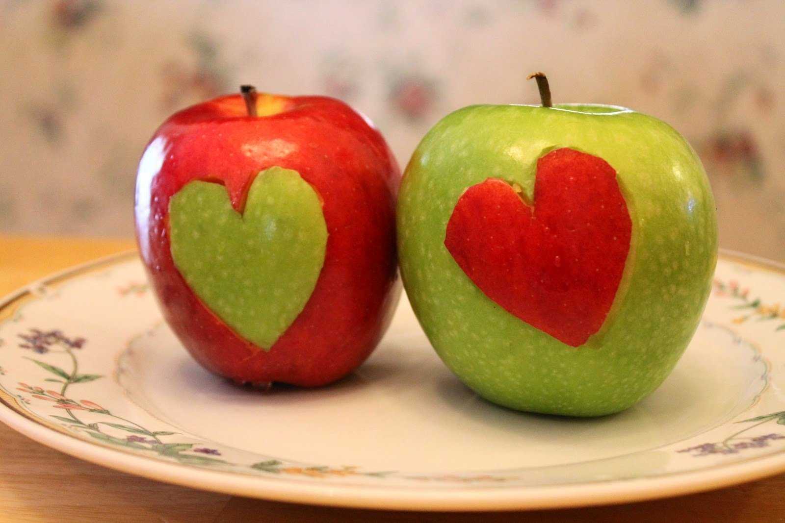 Варианты любовных приворотов на яблоко